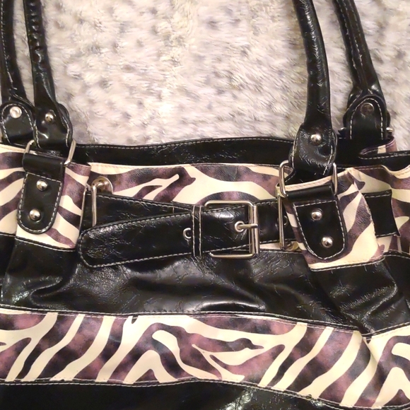 Black and White Zebra Print Handbag - Picture 2 of 7